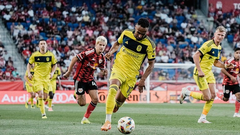 mukhtar drives with the ball at new york red bulls